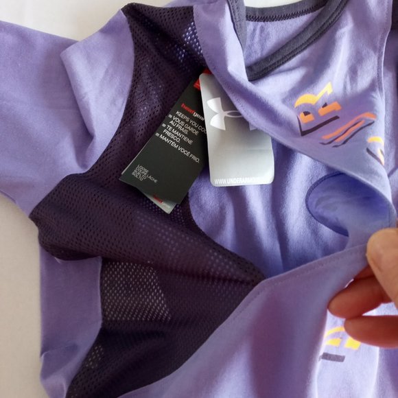 Under Armour loose heat gear Athletic top Size medium - Picture 5 of 6